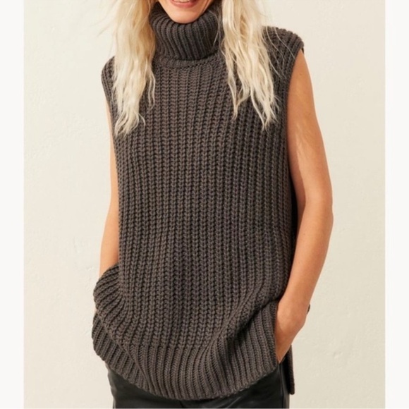 H&M sleeveless turtleneck sweater vest - Picture 1 of 6